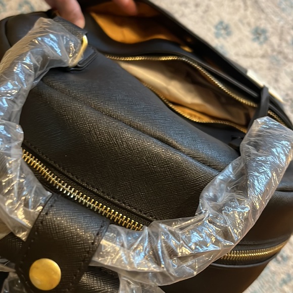 NWT JW Hulme Emma Convertible Black Leather Backpack - Picture 14 of 16